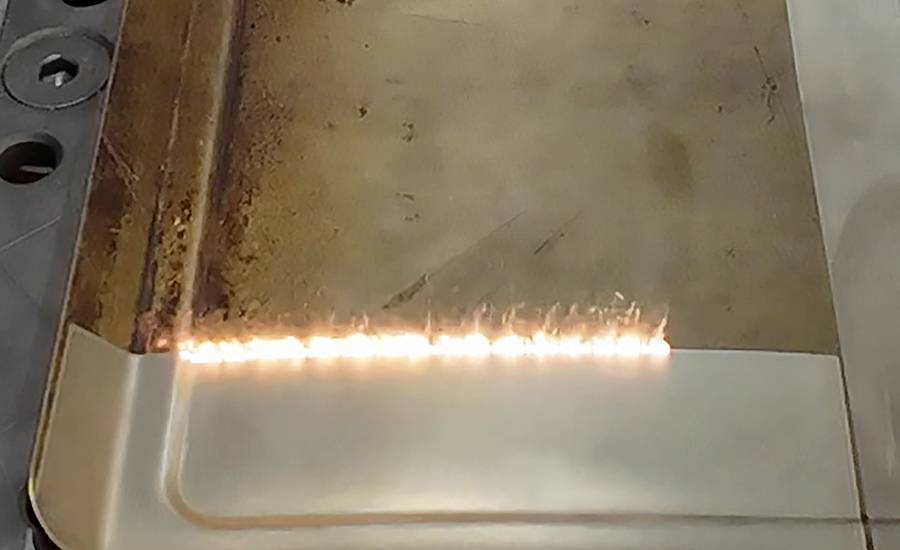 Laser cleaning of industrial moulds